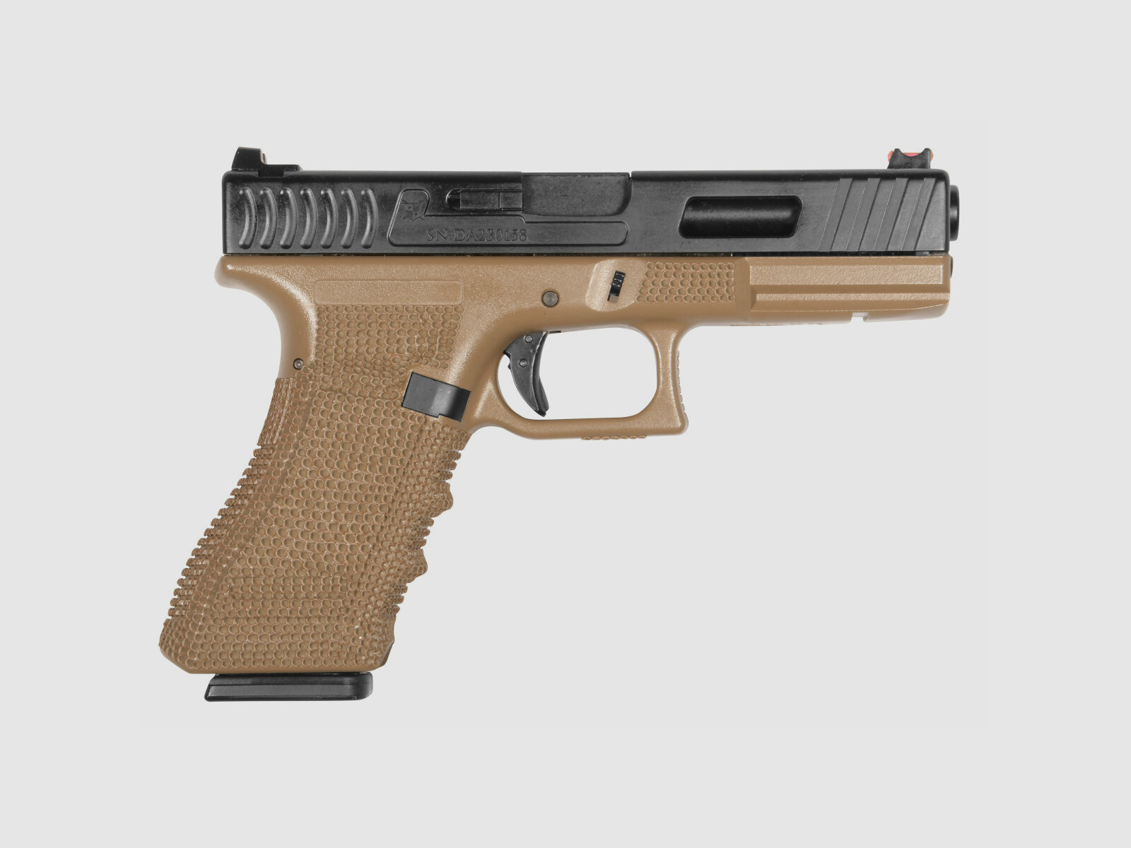 P01 GBB Airsoft Pistole in TAN | Delta Armory