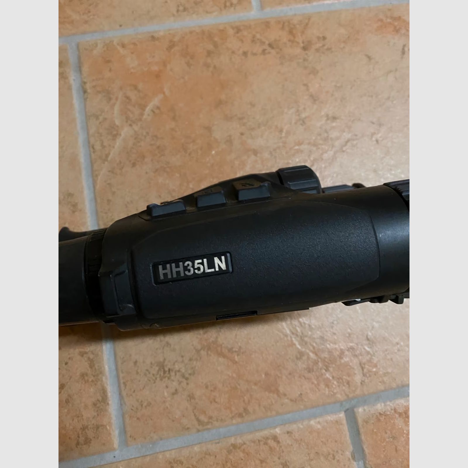 Hikmicro Habrok HH35LN thermal imaging binoculars