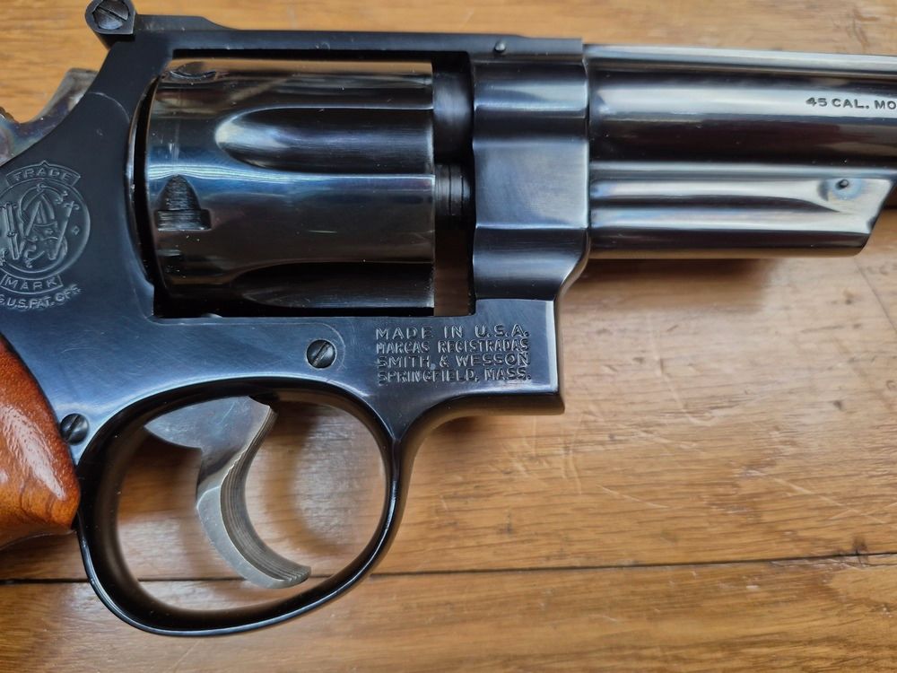 Außergewöhnlicher Revolver Smith & Wesson Mod 25-2 – LE Smith im Kal. 45ACP! – Waffe aus den frühen 1980er Jahren – Qualität und Mechanik, die heute nicht mehr zu finden sind – Auch CIA-Revolver! – Lauf 6 Zoll – Wunderschöne glänzende schwarze Brünierung – Außergewöhnliche Waffe für außergewöhnliche Schützen – TBE++, Bild 6 von 27
