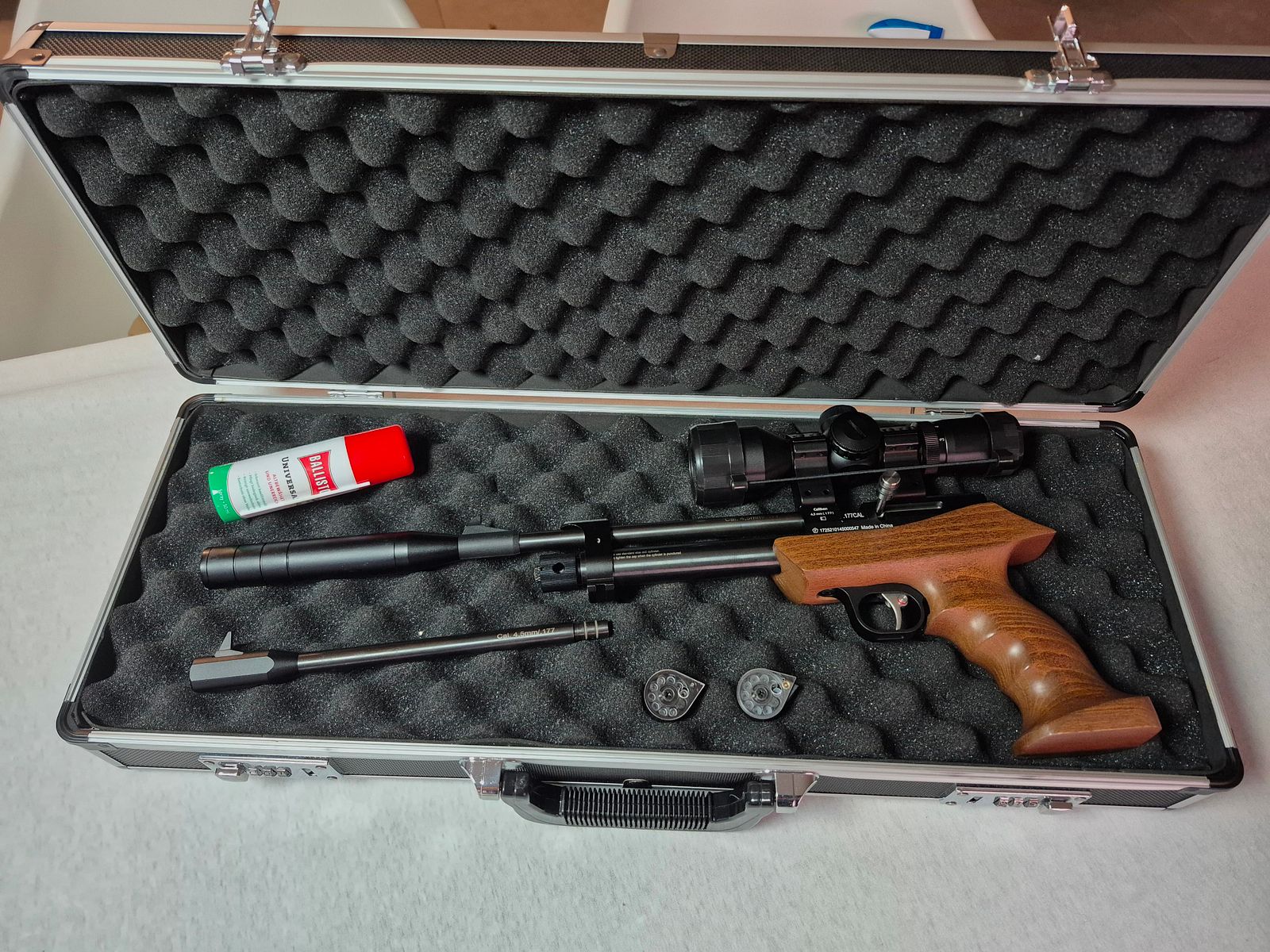 Diana Airbug con silenciador y ZF 3-9x40VE y mucho más.