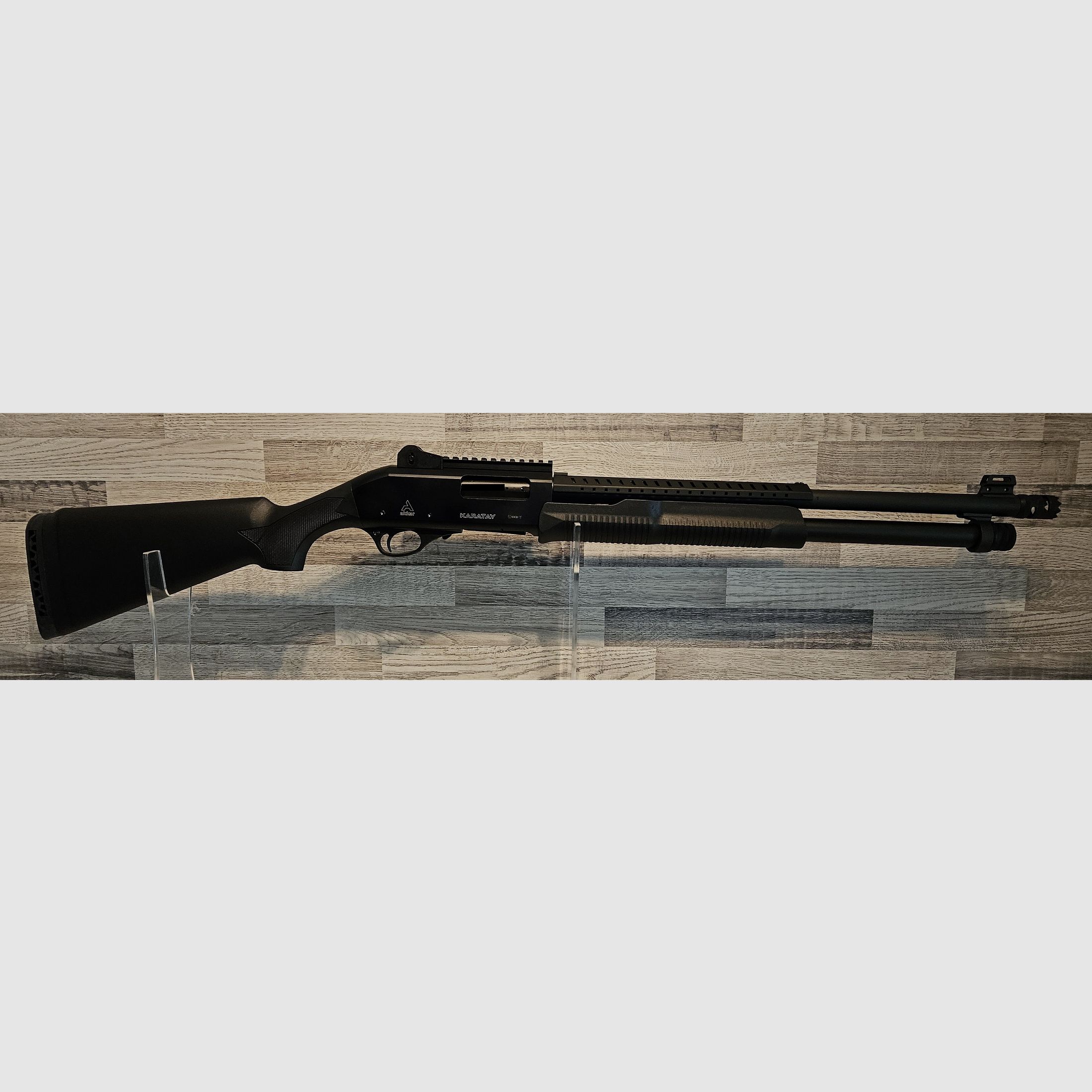 Artículo nuevo - Escopeta de repetición de culata delantera Pumpgun Akkar Karatay TK-355 612PS Negra Cal. 12/76