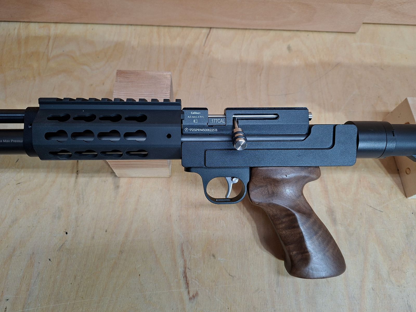 Diana Bandit Gen II Pressluftpistole mit Taktischem Body Kit AR 15