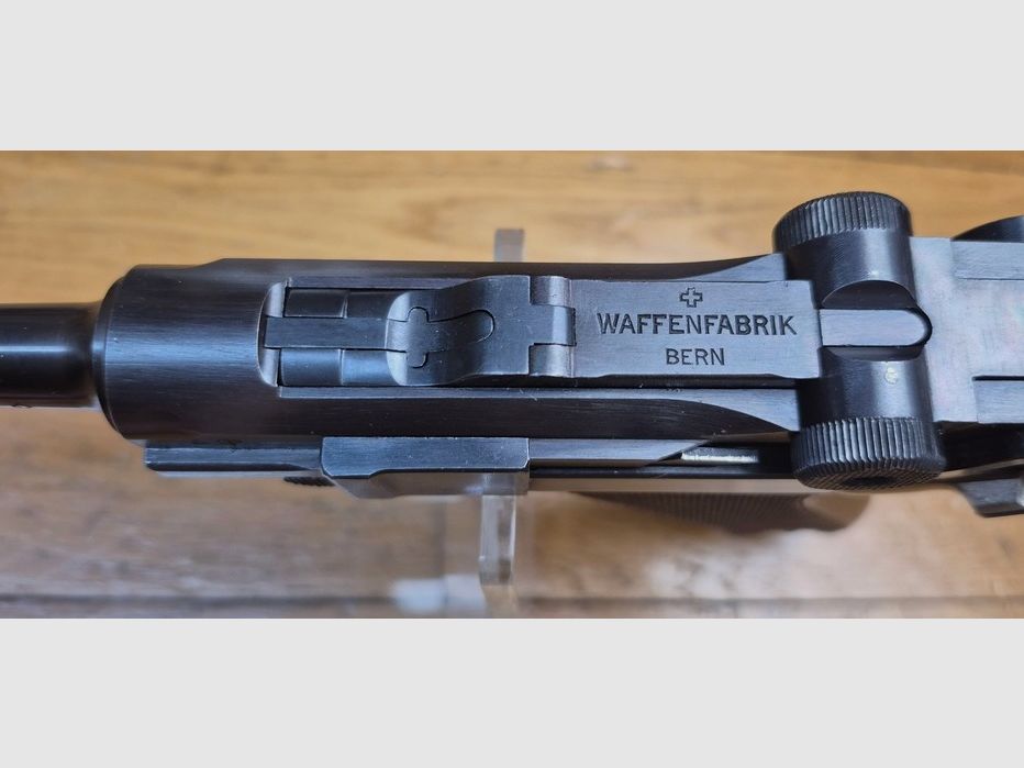 Sehr schöner Luger Schweiz P06/1924 – Kal. 7,65 Parabellum – Arsenal Bern 1932 – Eines von 17.800! – Vollständig monomatrikuliert – Magazin im Modell – Zustand nahezu neu! Wunderschön! TBE++, Bild 1 von 28