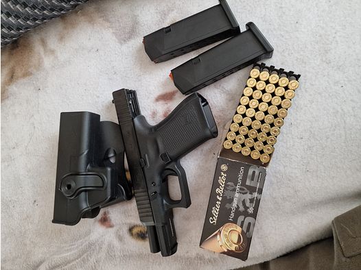 Verkaufe eine Glock 19 Gen 5  9mm mit Munition und Holster 
