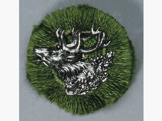 Versilberte Hutnadel mit Hirsch-Motiv