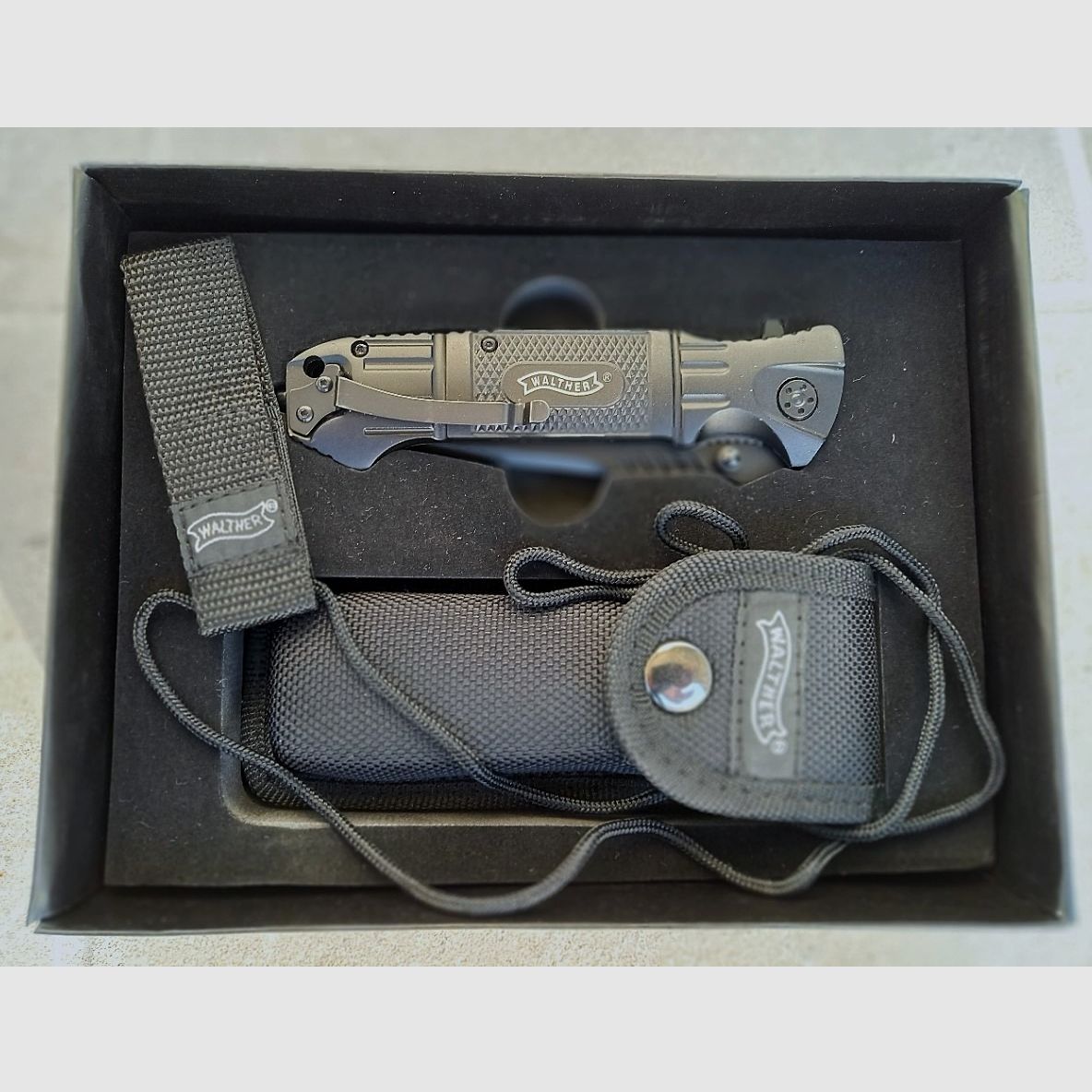 Walther Black Tanto Knife folding knife rescue pocket knife glass breaker case EDC