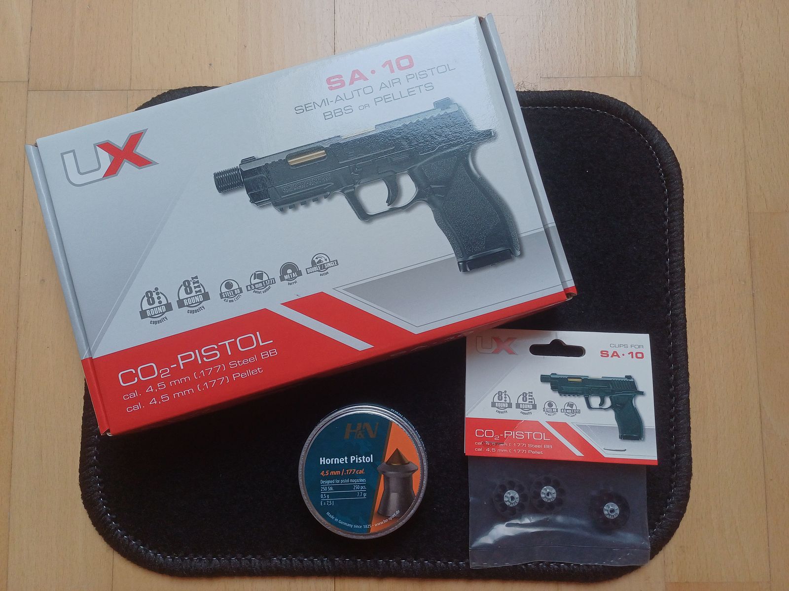 Umarex UX SA10 Co2 air pistol with additional magazines and Hornet diabolo pellets with original packaging