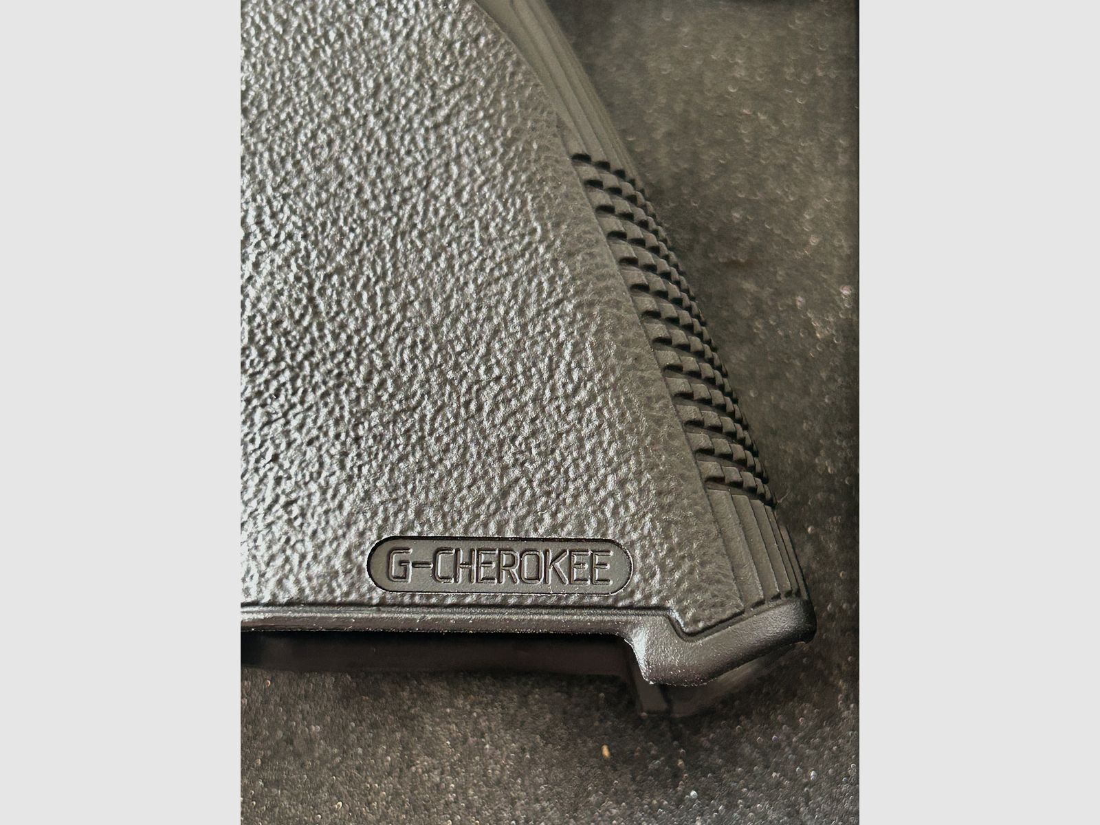 Verkaufe halbautomatische Pistole 9mm Luger