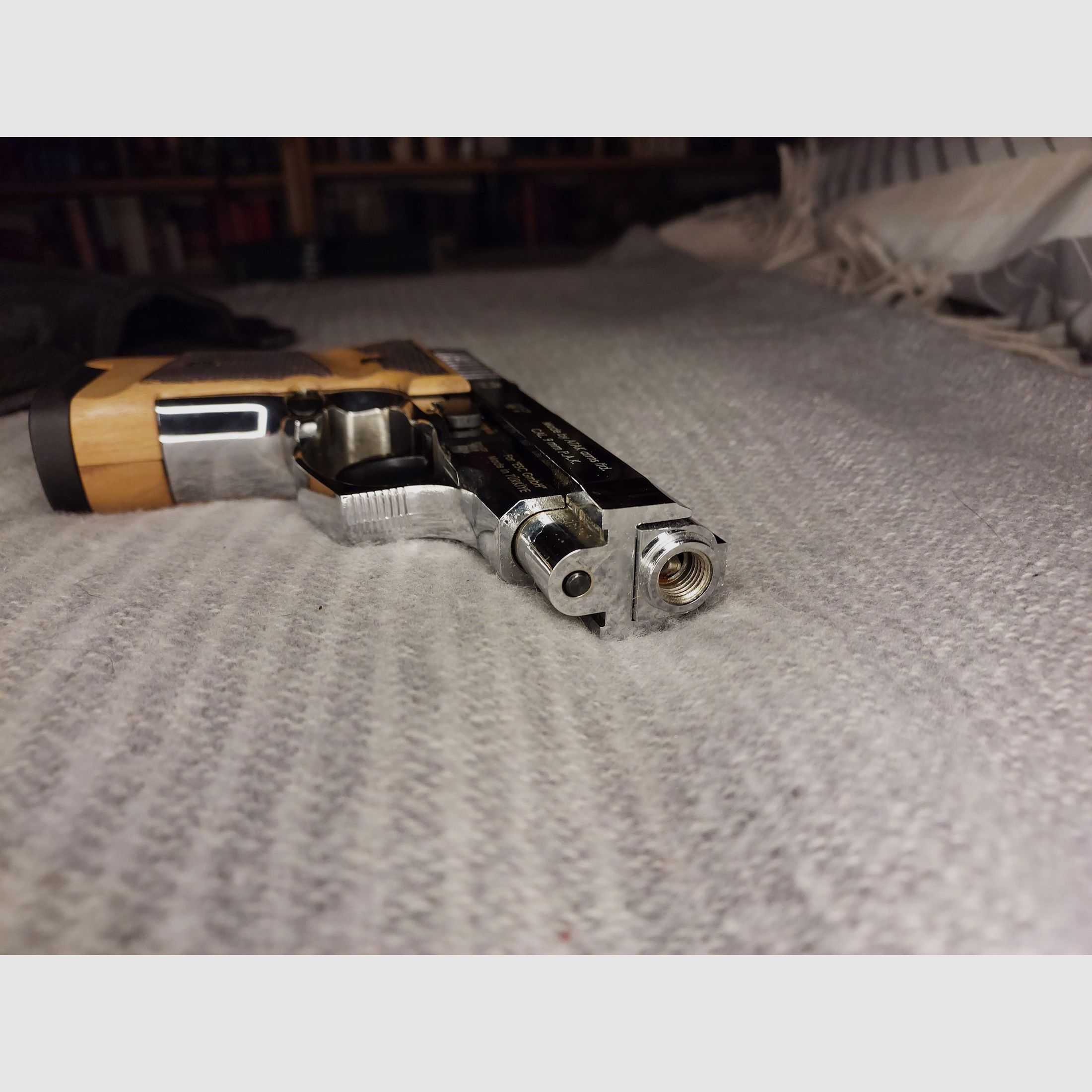 Zoraki 914 Pistolet alarmowy 9mm P.A.K. Chromowane uchwyty drewniane 2 magazynki kabura (1014)