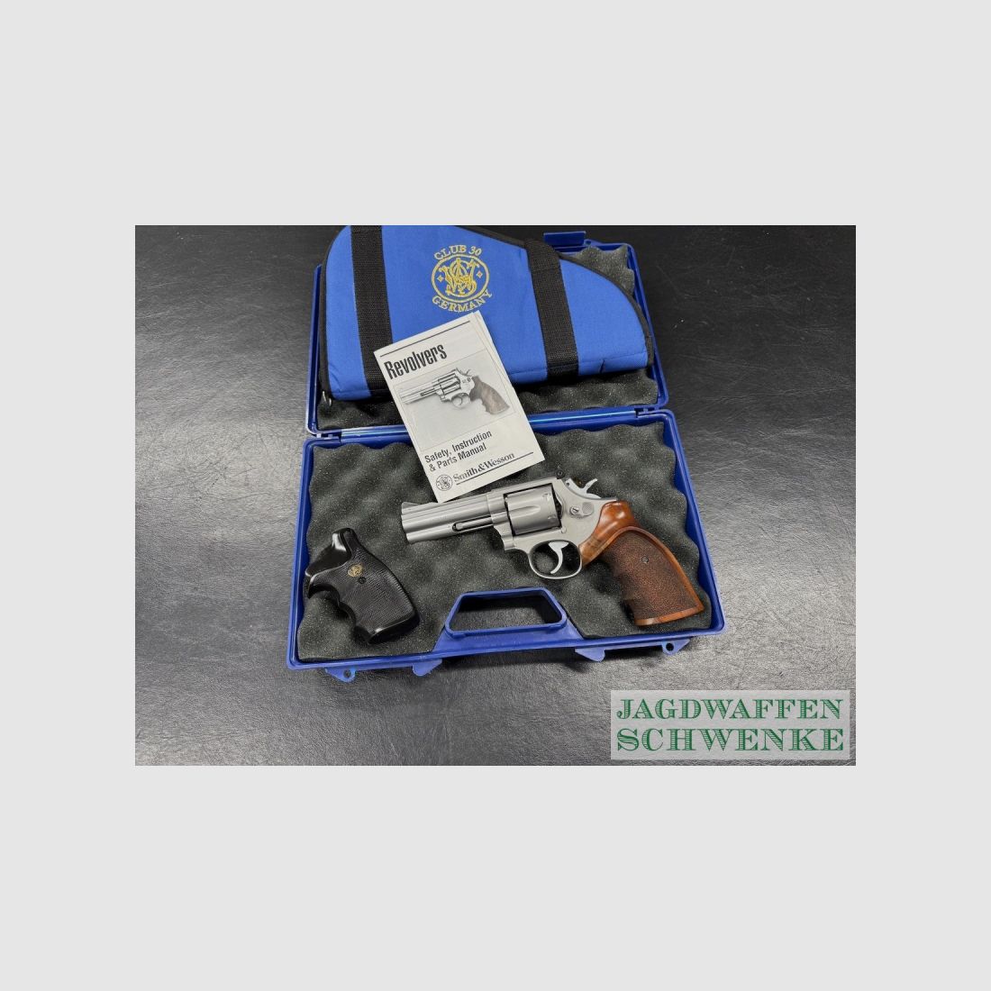 Smith & Wesson Mod. 686 Stainless .357 Mag. 4 Zoll "Ideal für Jäger " "Mit Nill Holzgriff "!