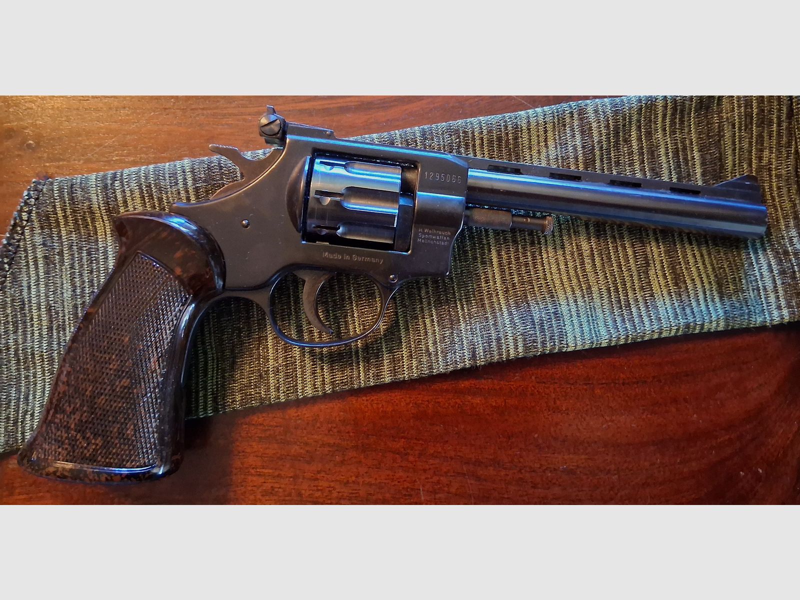 Arminius HW4/6 im Kaliber 4mm Rand lang, 8-schüssig