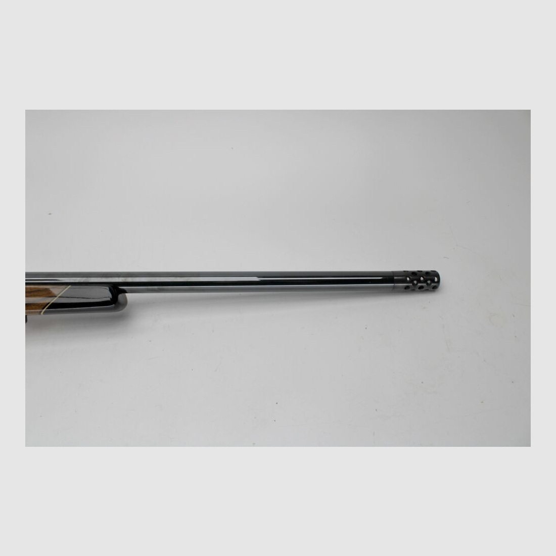 Re. Büchse Weatherby Mark V mit hochwertigem Lackschaft und Mündungsdämpfer .460WeathMag