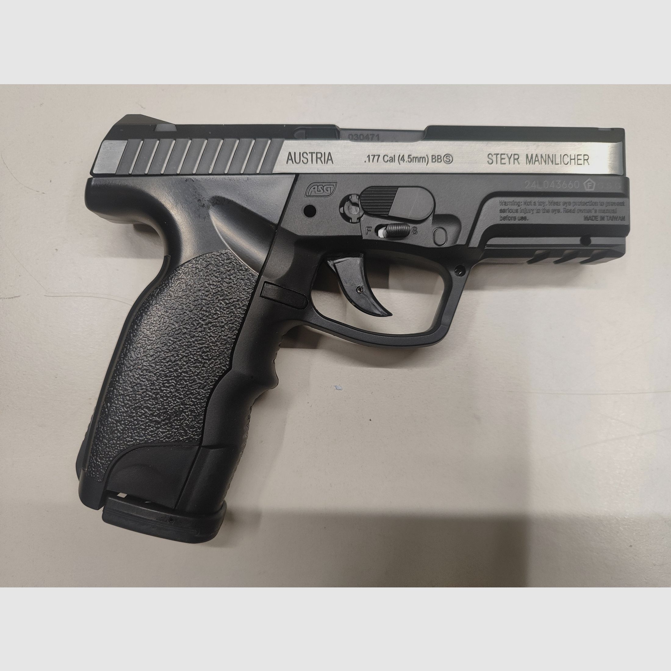 Steyr M9-A1 CO2 4,5mm BB Pistole