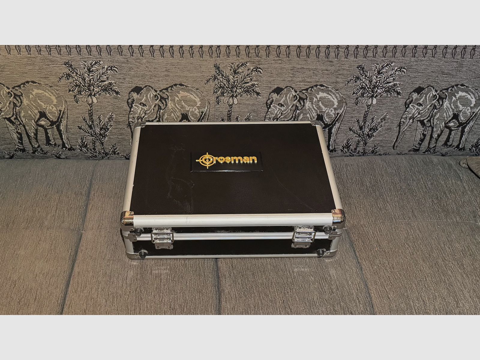 Crosman 2240 mit 2x Anschlagschaft, Holzgriffen Red Dot, Metall Update, Tuning Trigger, Koffer