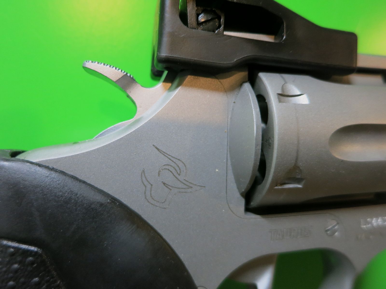 Revoler TAURUS 689, Kal. .357 Magnum,  Edelstahl (stainless), 6" Lauf   #26-