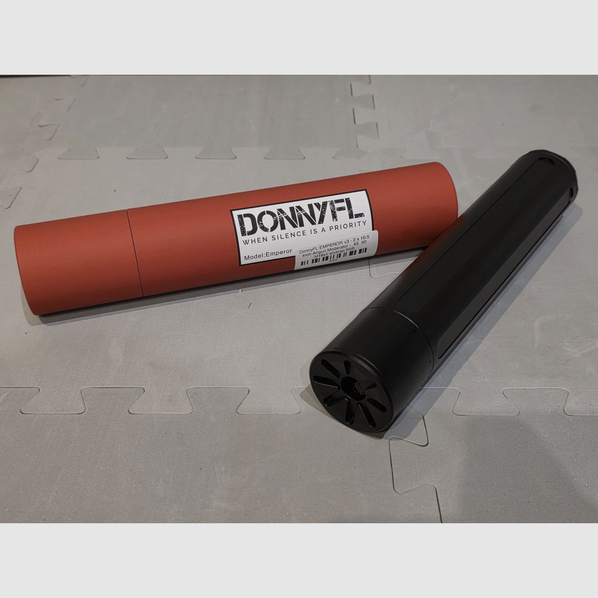 Demper DonnyFL Emperor V3 / .45 .50 M18X1 geschikt voor AEA Megalodon en met adapter voor de Challanger en andere PCP luchtgeweren