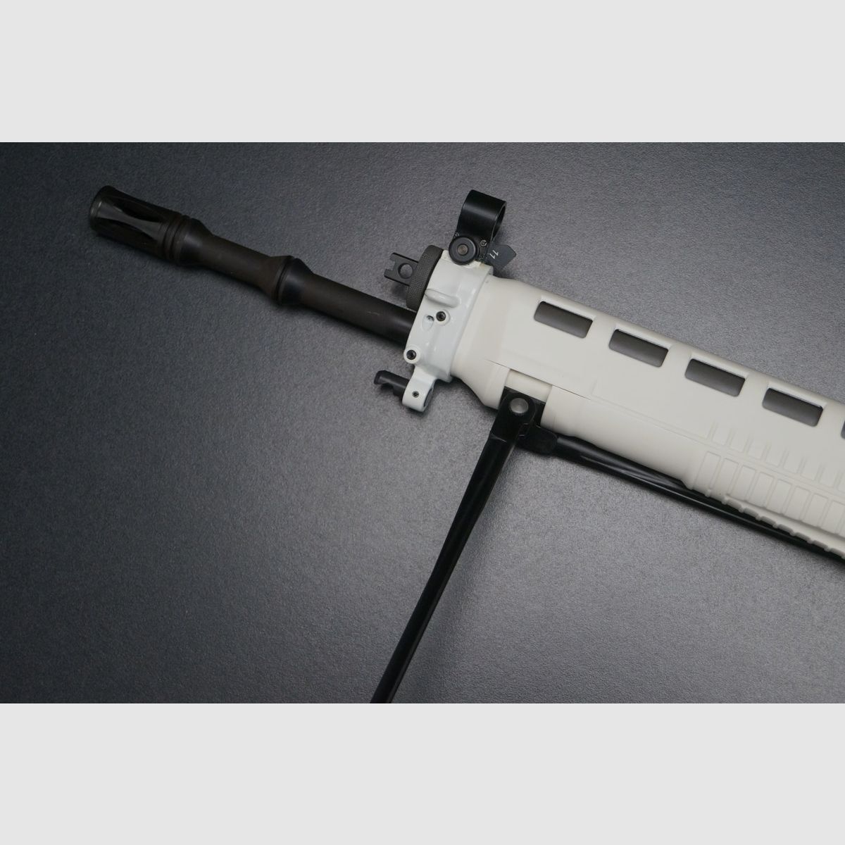 SIG SG550 PE90 White Special, Bild 8 von 9