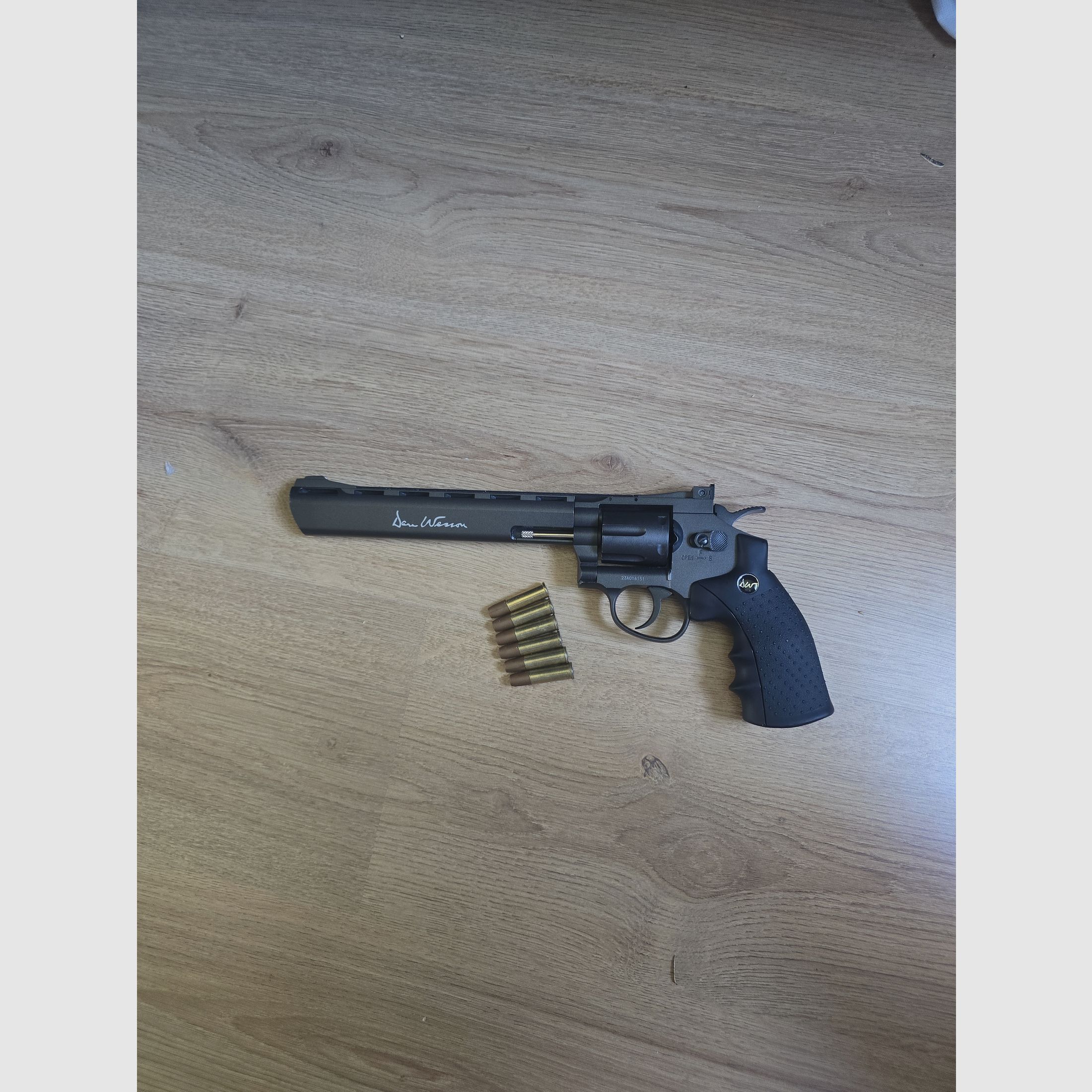 Revolver CO2 ASG Dan Wesson de 8 pulgadas y 4,5 mm