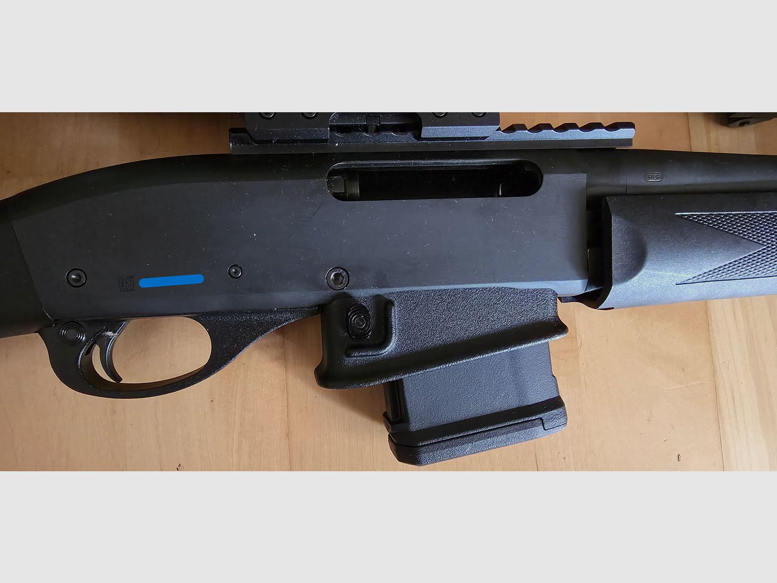 Remington 7615 Police carabina de repetición de culata delantera, calibre .223 Rem, incluye visor de caza de empuje Falke 1-6x24, montaje en bloque, funda de cuero, en perfecto estado