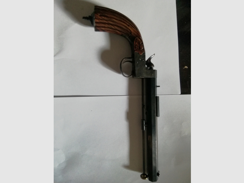 Zimmer Pistole mit Zündhütchen Zündung für Indoor Shooting im Kaliber 4,3 mm.