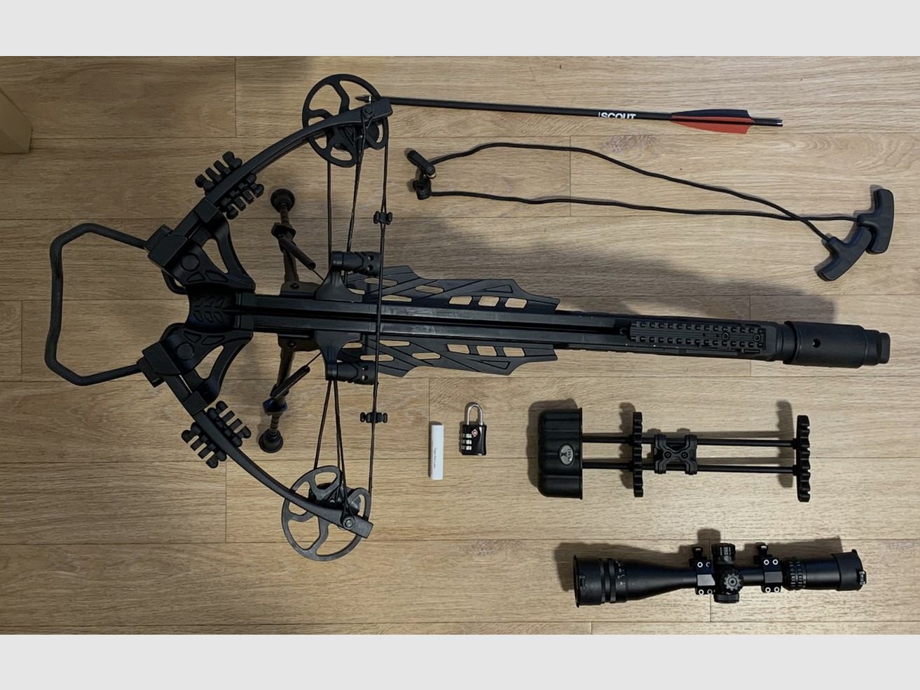 X-BOW FMA Scorpion III - 405 fps / 200 lbs - Arco compuesto con accesorios