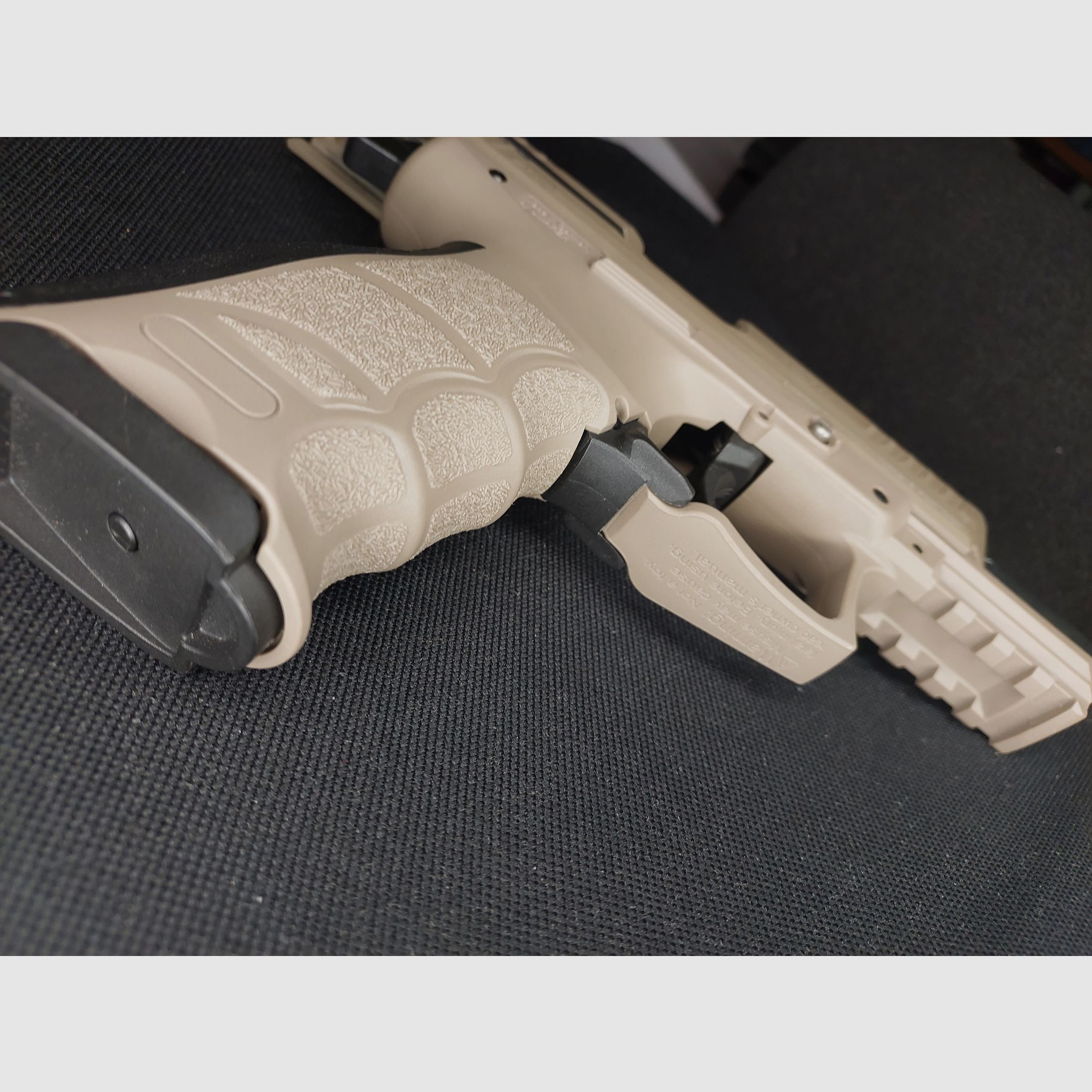 Heckler & Koch P30 Schreckschuss-pistool 9 mm P.A.K. TAN / FDE (PTB 912)