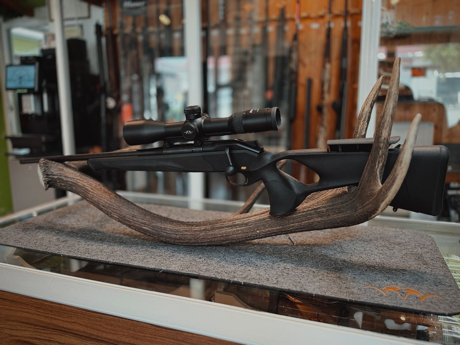 Blaser R8 Ultimate Linksausführung Kal. .308 Win. mit Blaser B2 3-18x50 IC QDC+ – Neuwaffe