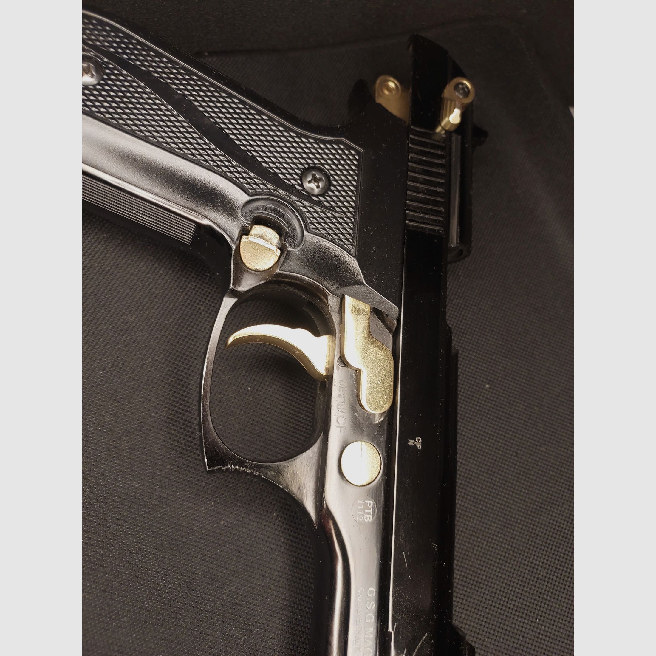 Ekol Firat Magnum blank firing pistol black/gold cal. 9mm P.A.K. (PTB 1112)