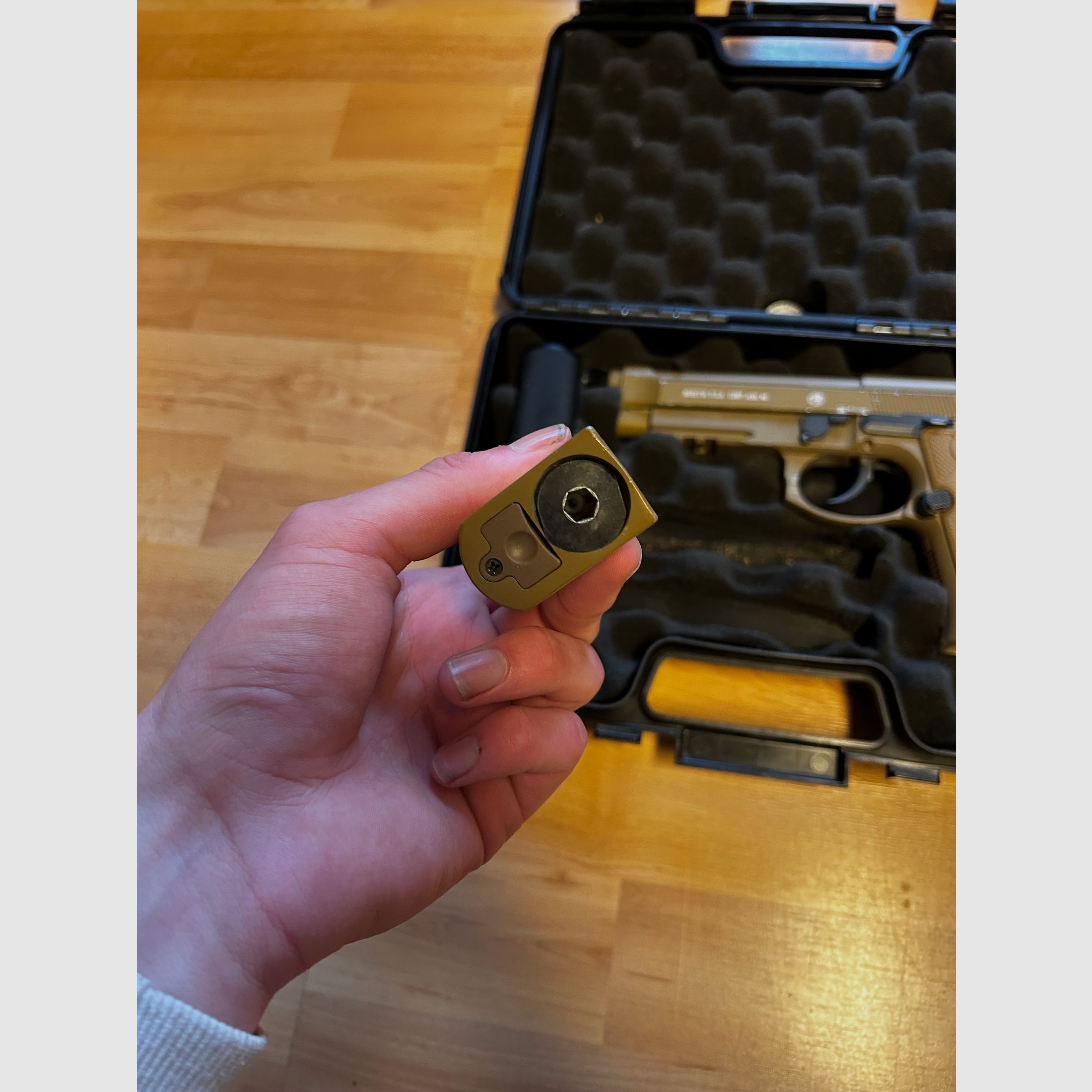 Beretta Airsoft – Coyote, used with silencer