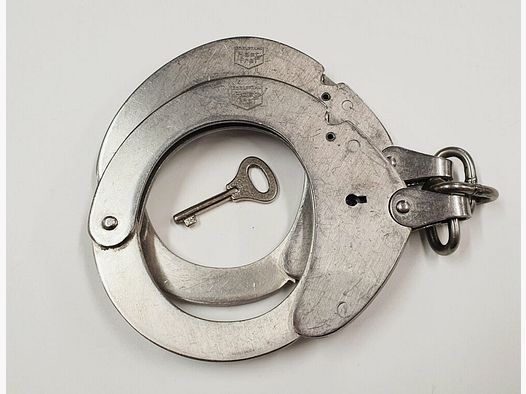 CLEJUSO Clemen & Jung e.K. Handfessel CLEJUSO No. 12 R , rostfreie Edelstahl Handschelle, Made in Germany, gebraucht