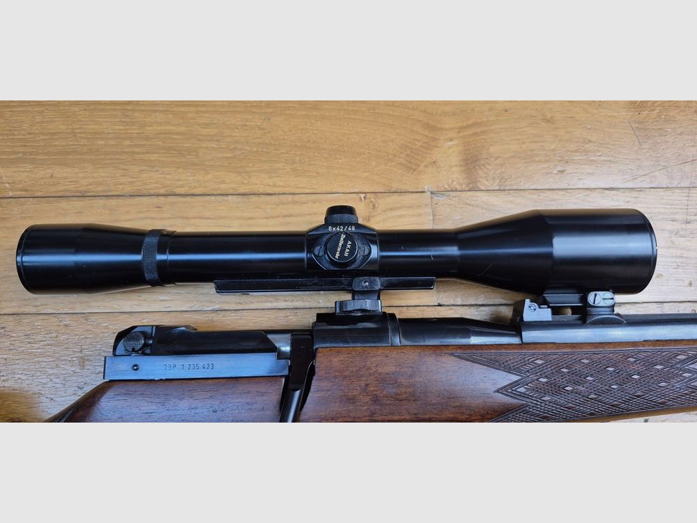 Hervorragendes Mauser 66 S Jagdgewehr – Kaliber 7×64 – Hochwertiges gewachsenes Nussbaumholz – Einlagen aus Ebenholz und Knochen – Handriffelung – Deutscher Stetcher (zwei Abzüge) – AKAH 6 x 42 / 46 Zielfernrohr mit Stahlkörper im Absehen Nr. 1 – TBE / TBE+, Bild 7 von 37
