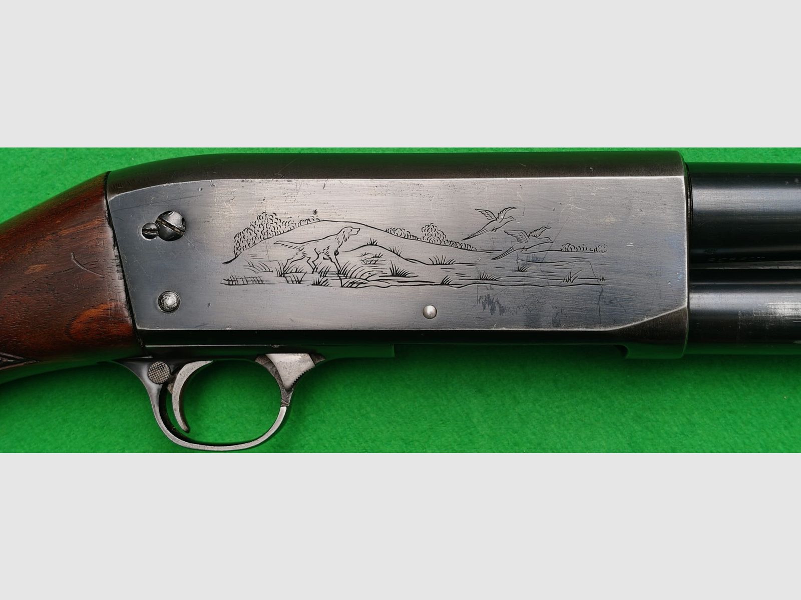 Ithaca 37 Vorderschaftrepetierflinte 12/70
