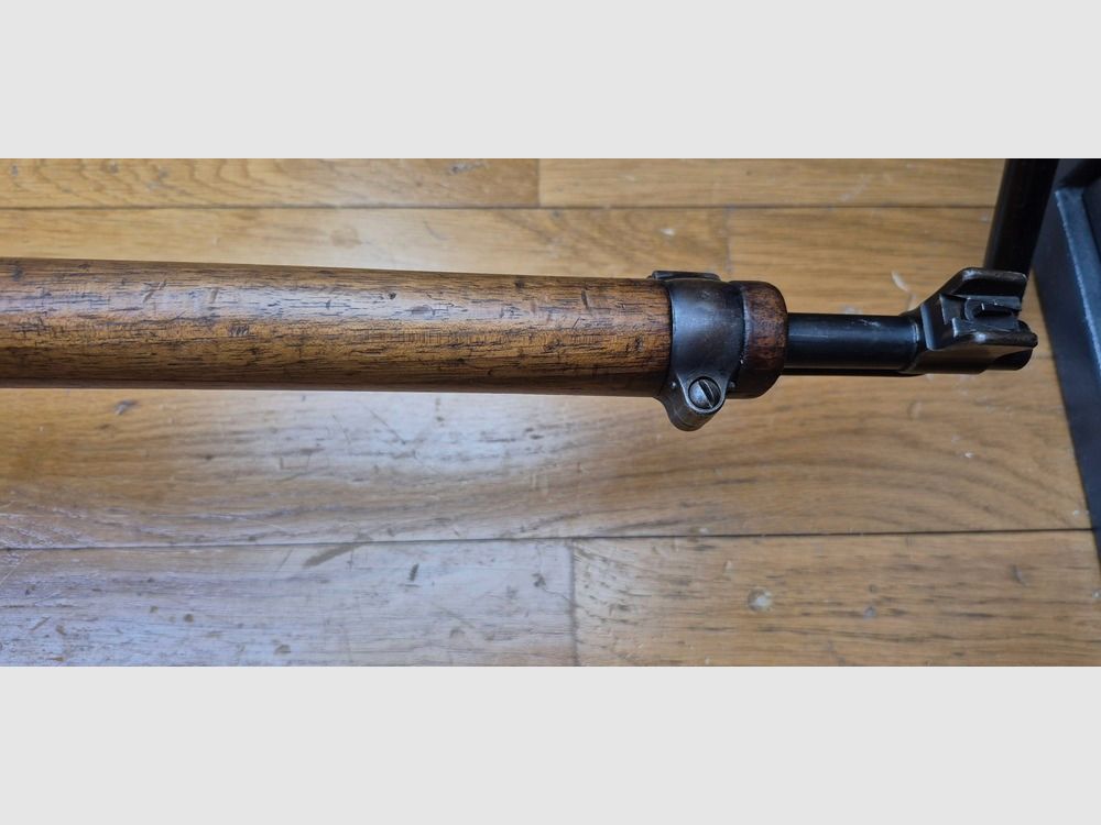 Seltene Schweizer Büchse 05/11 – Auf Basis der Kavalleriebüchse 1905 System 1889 Schmidt Rubin modifiziert 1911 – Munition GP11 in 7,5 x 55 Schweiz – Gute Hölzer, aber mit Reparaturen – Mechanik einwandfrei und sehr schöner Lauf – Ausgezeichnete kleine Büchse in Kat. D – BE/BE+, Bild 28 von 45
