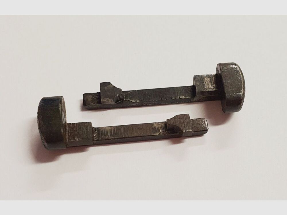 presse-vis originale Preduzece 44 Mod. 24/52-Č (paire / 2 pièces)