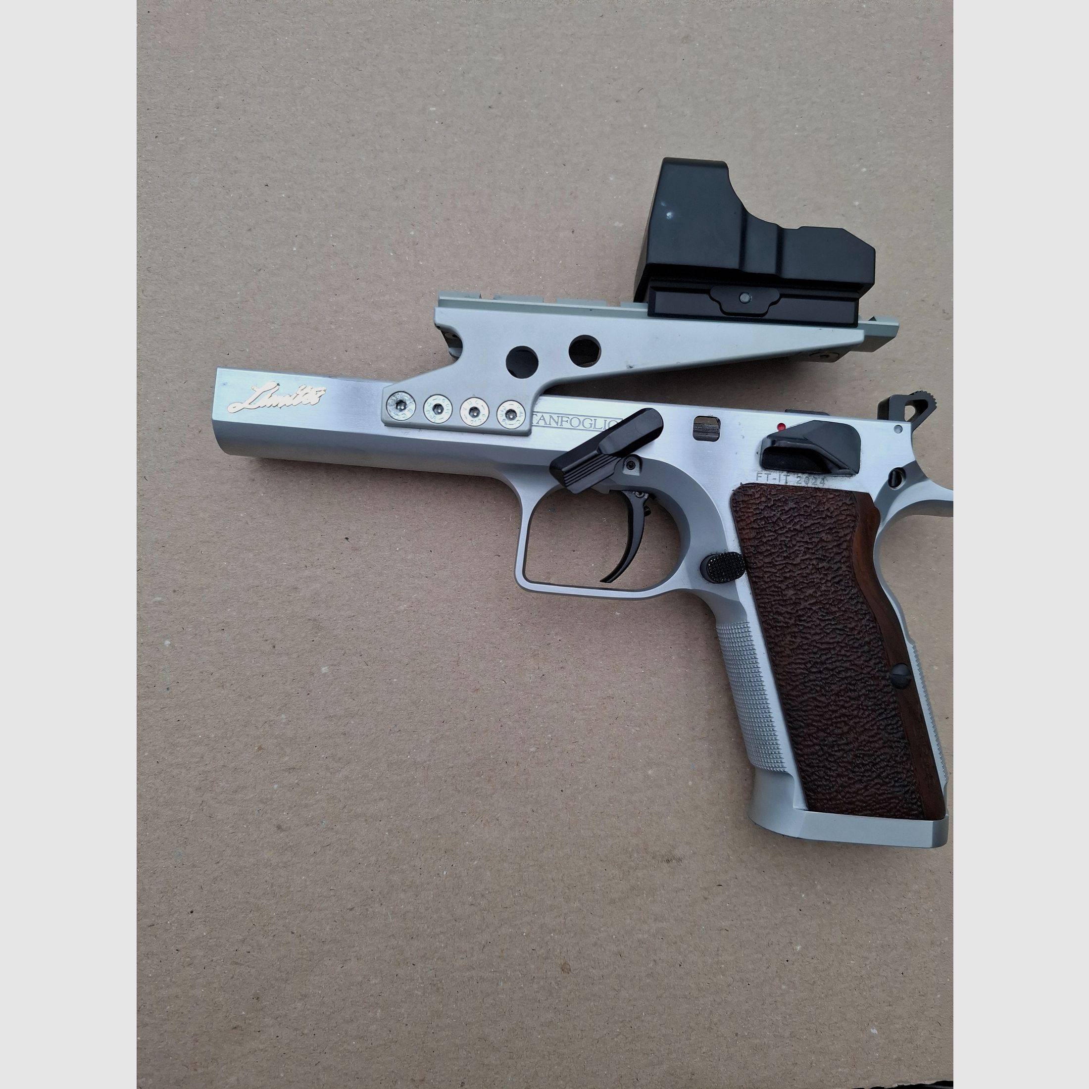 Neuwertige Tangfoglio mit 3 Wechselsystemen + Revolver S&W, Bild 2 von 5