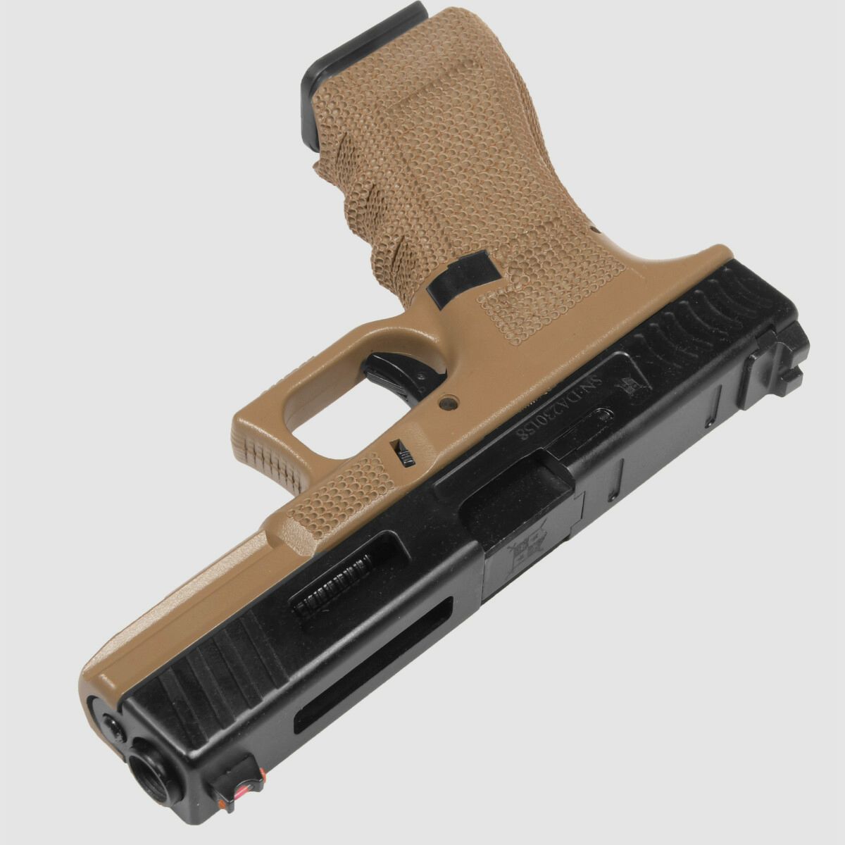 P01 GBB Airsoft Pistole in TAN | Delta Armory
