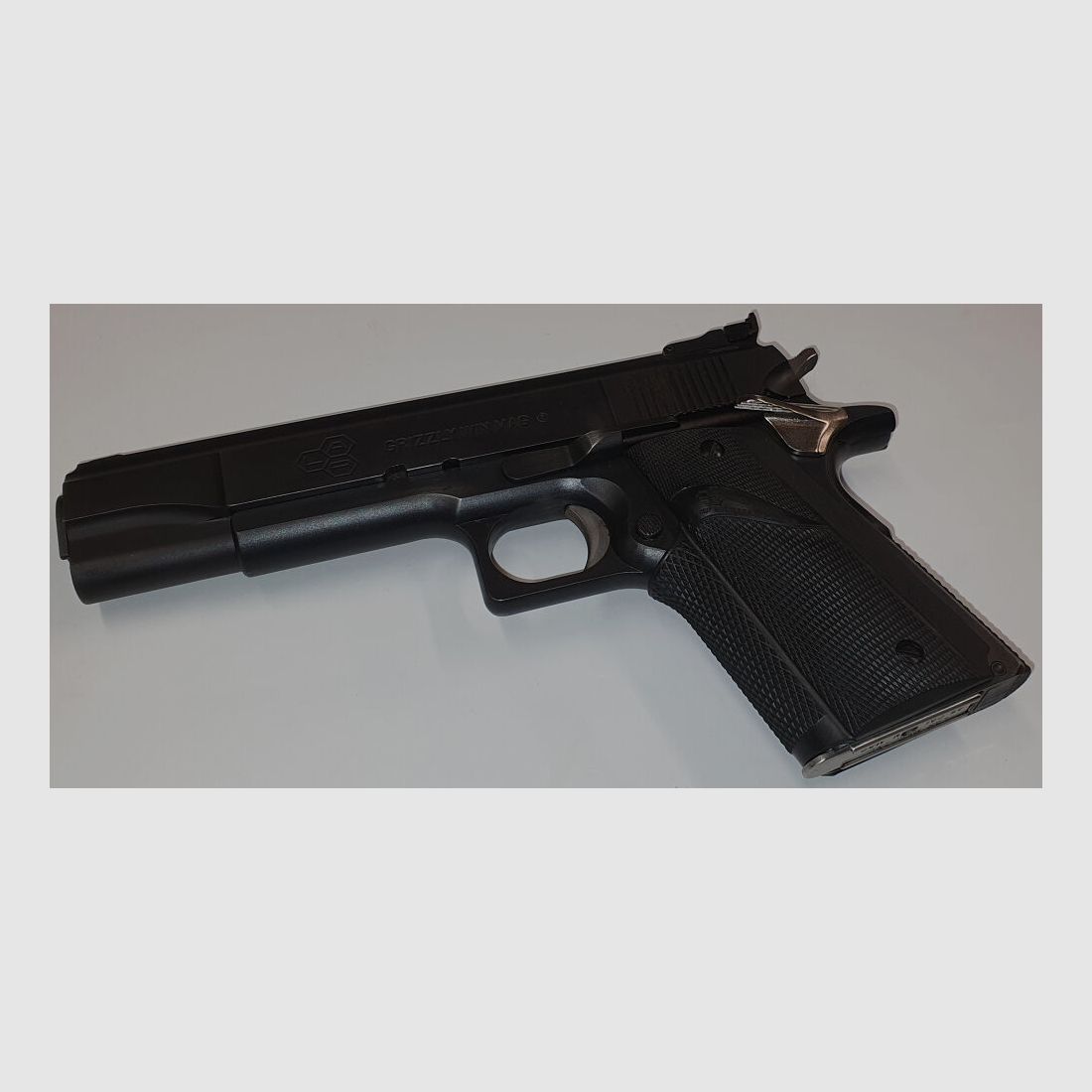 L.A.R. Manufacturing Inc. Semi-Automatic Pistol LAR GRIZZLY WIN MAG MARK I in caliber .45WinMag.