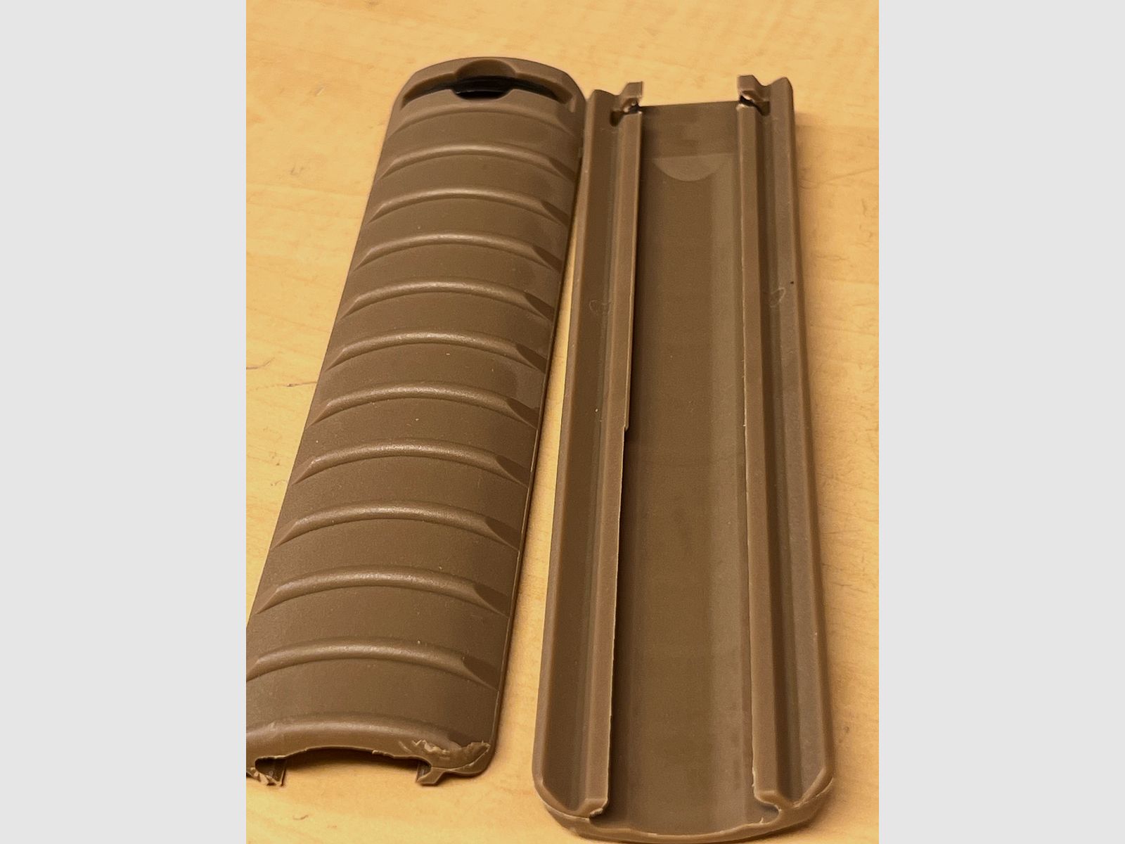 Osłona szyny Picatinny 2 szt. w kolorze Dark Earth