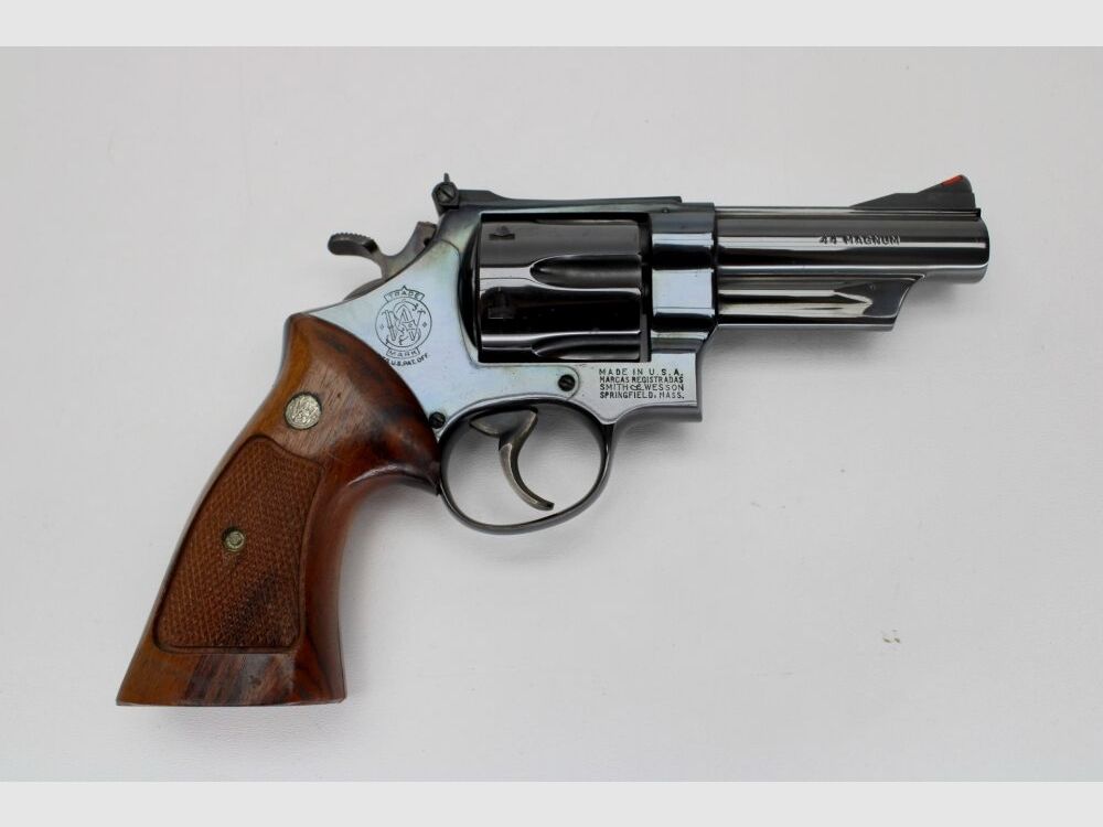Smith & Wesson 29-2 mit 4" Lauf .44RemMag