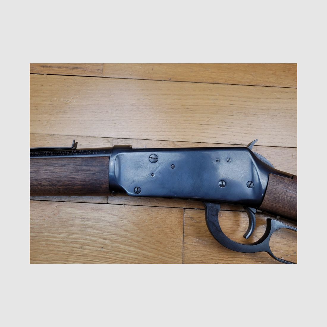Muy bonita Winchester modelo 1894 – Calibre 44-40 – Arma Made in USA de 1977 – Capacidad 10+1 – Acabado en bronce y nogal – Excelente estado mecánico y estético, imagen 25 de 27