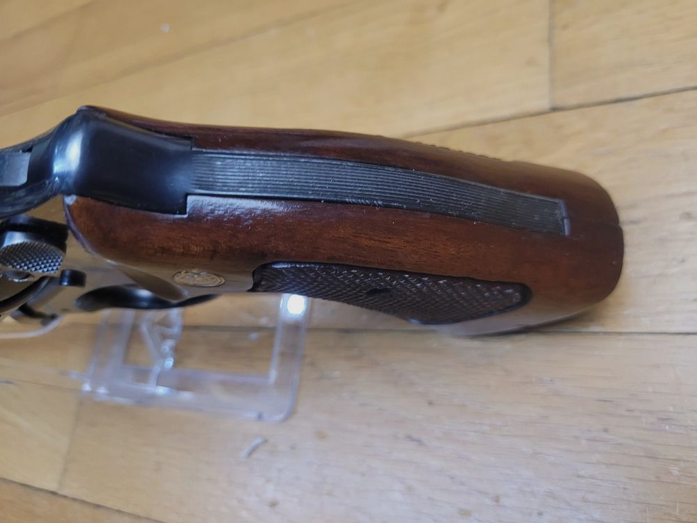 Mythical revolver Smith&Wesson model M27-2 – cal .357Mag – Weapon from 1981 – Quality and mechanics not found today – FBI and trapper revolver – 6-inch fluted barrel – Superb glossy black finish – Exceptional weapon for exceptional shooter – TBE+, image 14 of 25