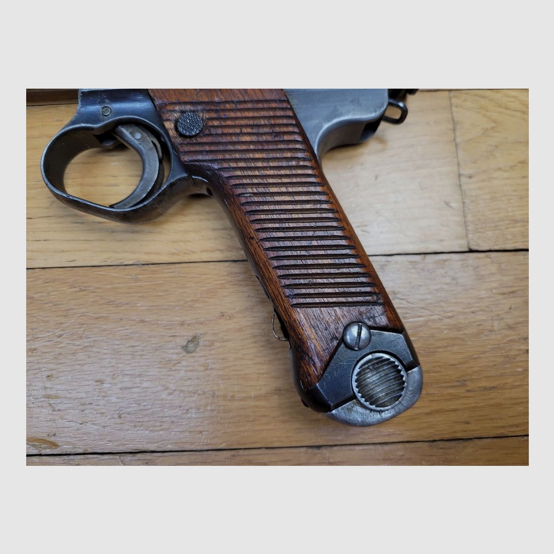 Außergewöhnliche und sehr seltene japanische Pistole Nambu Typ 14 – Japanische Dienstwaffe – Originalkaliber 8mm Nambu – Arsenal Nagoya unter Aufsicht von Kokubunji – Waffe aus April 1940 – Schöne monomatrikulierter Waffe außer Magazin – TBE und sehr selten, Bild 15 von 23