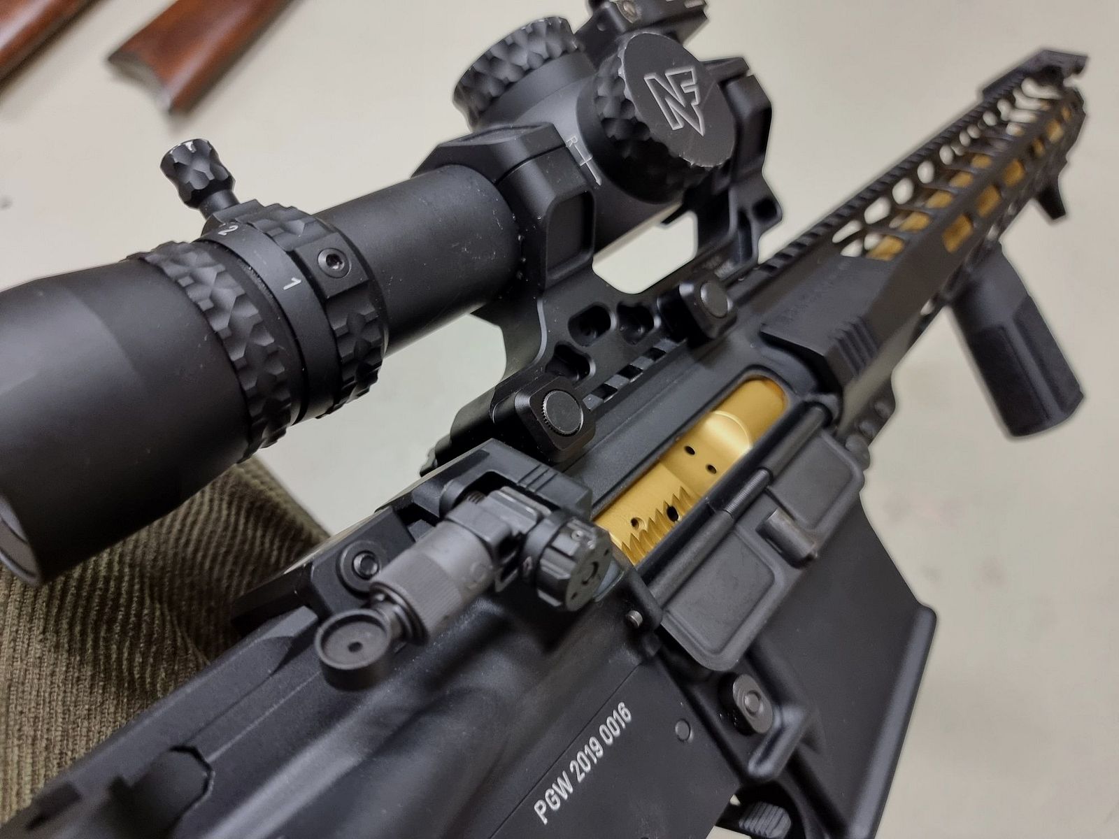 AR15 personalizzato superlativo nello stile di John Wick. Cal. 223 Rem. Solo componenti di alta qualità. Opzionale con Nightforce NX8!