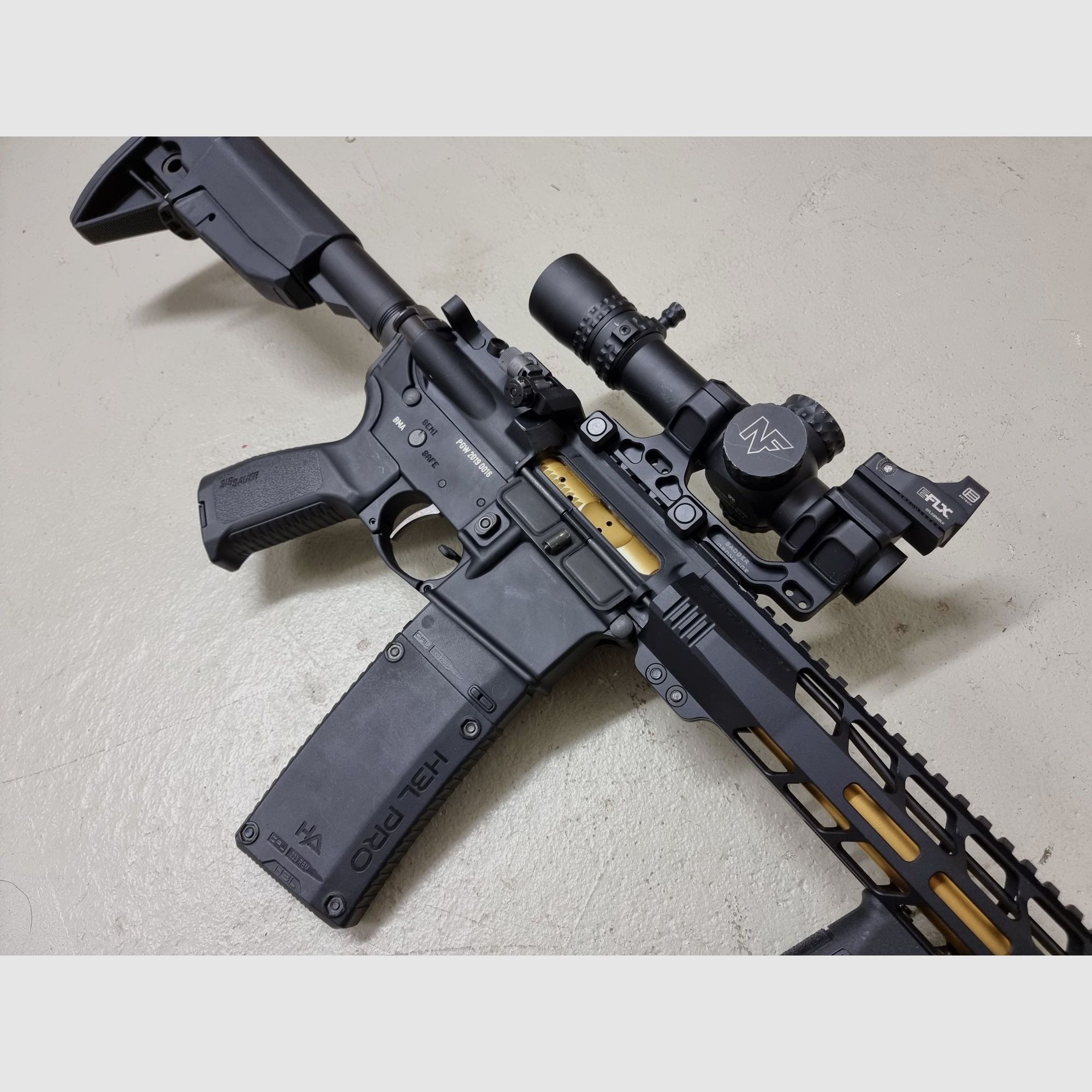 AR15 personalizzato superlativo nello stile di John Wick. Cal. 223 Rem. Solo componenti di alta qualità. Opzionale con Nightforce NX8!