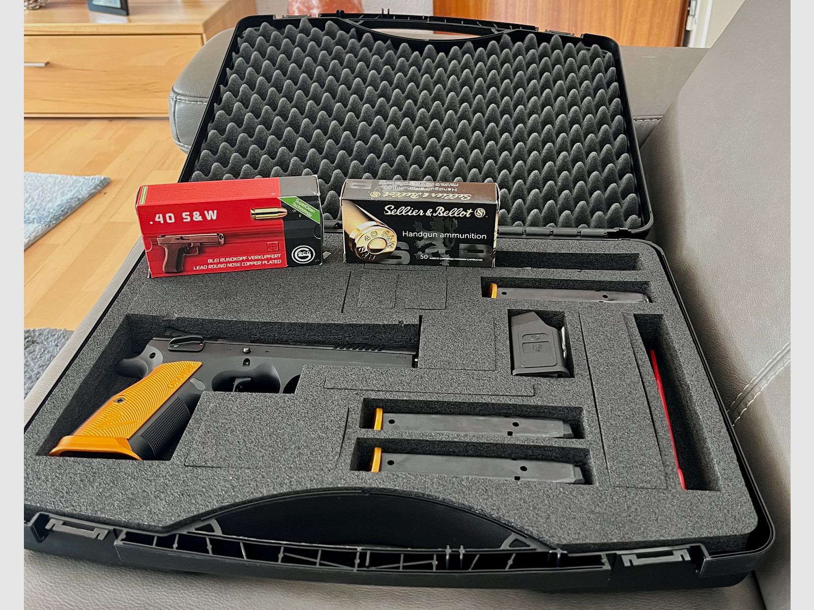 Complete package CZ TS 2 Orange 40 S&W