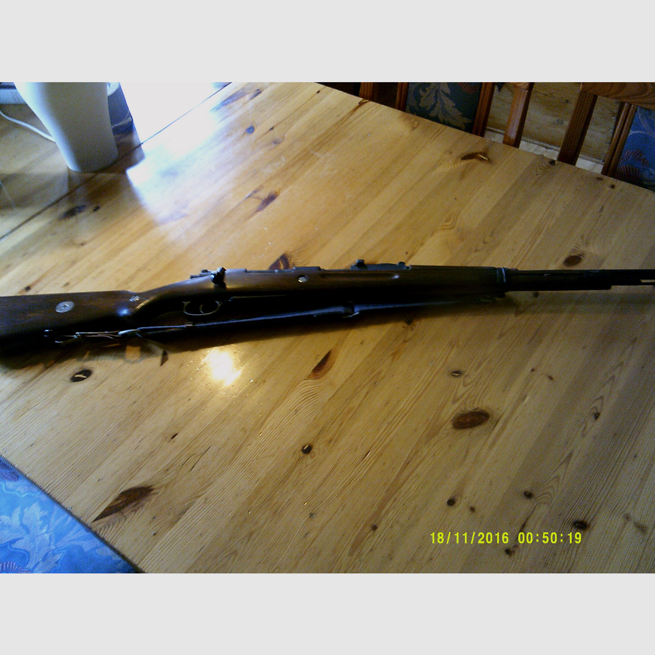 Double Bell Karabiner K 98 Kaliber 6mm BB  mit Holz und Kunststoff-Schaft.