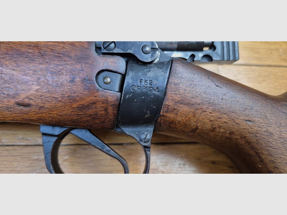 Schöner Lee-Enfield N°8 MKI – Britische Vorschriftstraining-Waffe – Kal. .22LR – Fazakerley-Fertigung von 1952 – Schönes militärisches „zivilisiertes“ Exemplar – Militärdiopter von guter Qualität – Sehr schöner Lauf und gute Mechanik – schönes Holz – TBE, Bild 25 von 31
