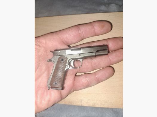 Schlüsselanhänger 1:3 Modell "Colt Government 1911"