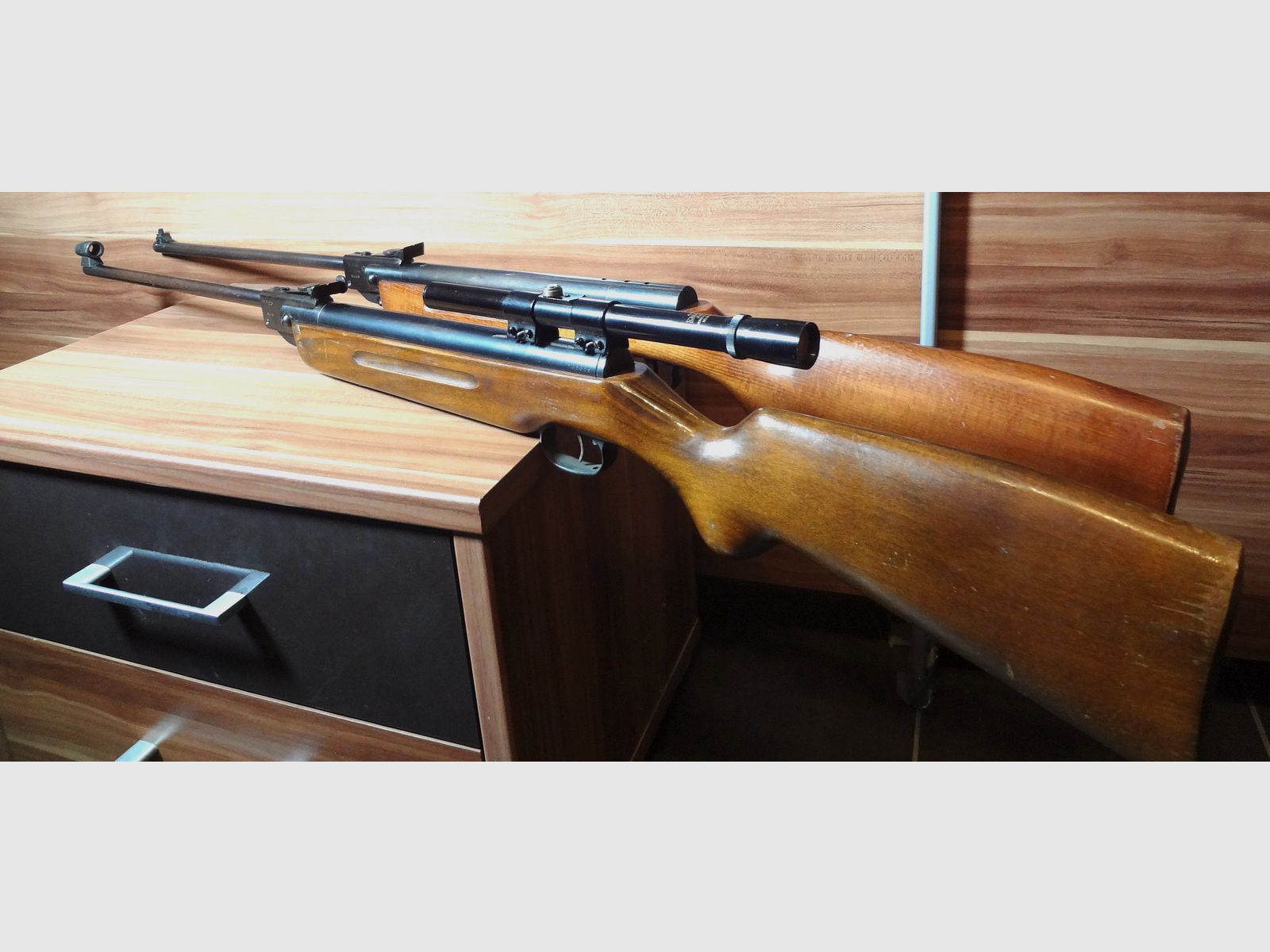 Zwei Luftgewehre von Weihrauch, Modell HW 50 S /HW 50