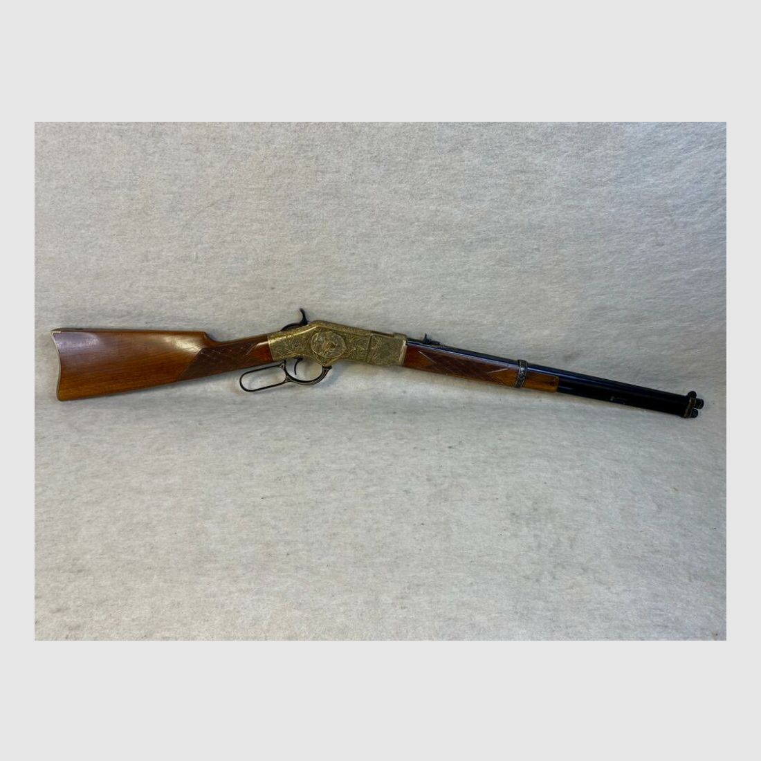 Uberti 1866 - .22lr - Arma de colección - Grabado a mano
